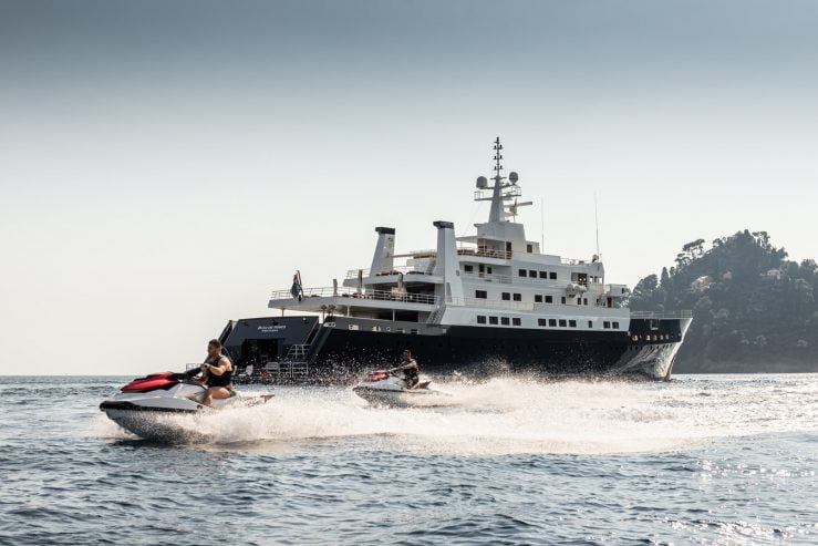 BLEU DE NÎMES | 1980 72,25m (237′1″) Steel Motor Yacht from British shipyard CLELANDS