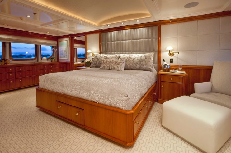 MILK & HONEY | 2003 125′ Aluminium Motor Yacht from American shipyard Palmer Johnson