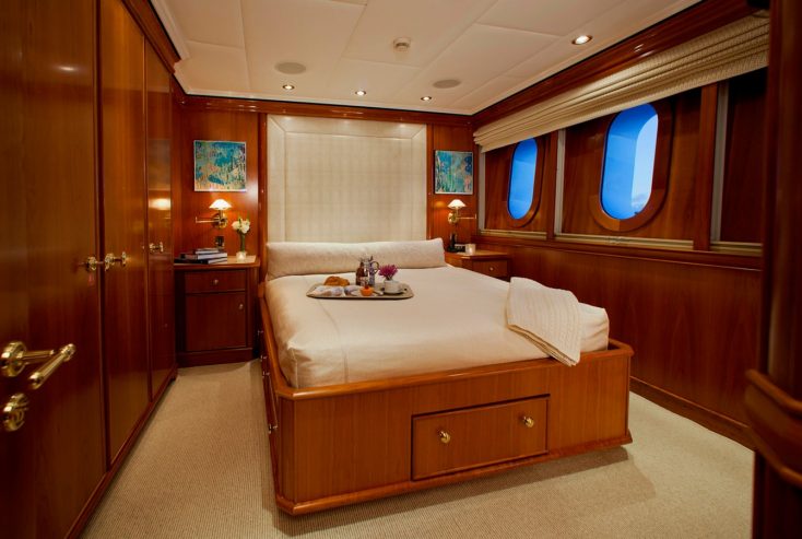 MILK & HONEY | 2003 125′ Aluminium Motor Yacht from American shipyard Palmer Johnson