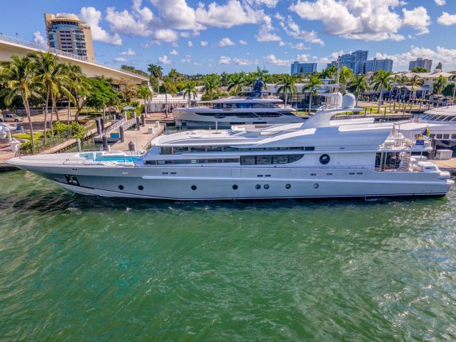 THUNDER | 1998 164′ Carbon Fiber Motor Yacht from Australian shipyard Oceanfast