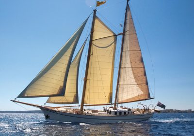 steel-sailing-yacht-for-sale-dutch-classic-pilot-wishbone-schooner-01_0