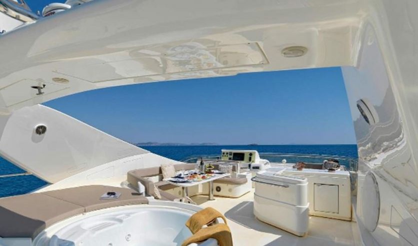 ELITE | 2004 27m (89ft) Motor Yacht from Italian shipyard FERRETTI