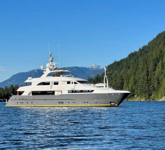 KOMOKWA | 2010 41m (135′) Tri-Deck Luxury Motor Yacht built by Horizon