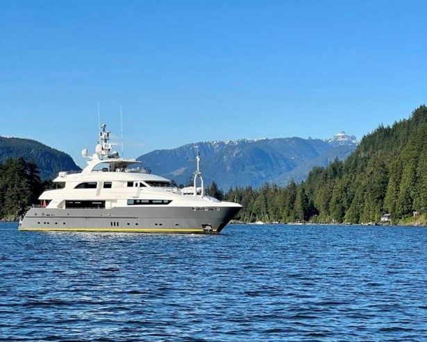 KOMOKWA | 2010 41m (135′) Tri-Deck Luxury Motor Yacht built by Horizon