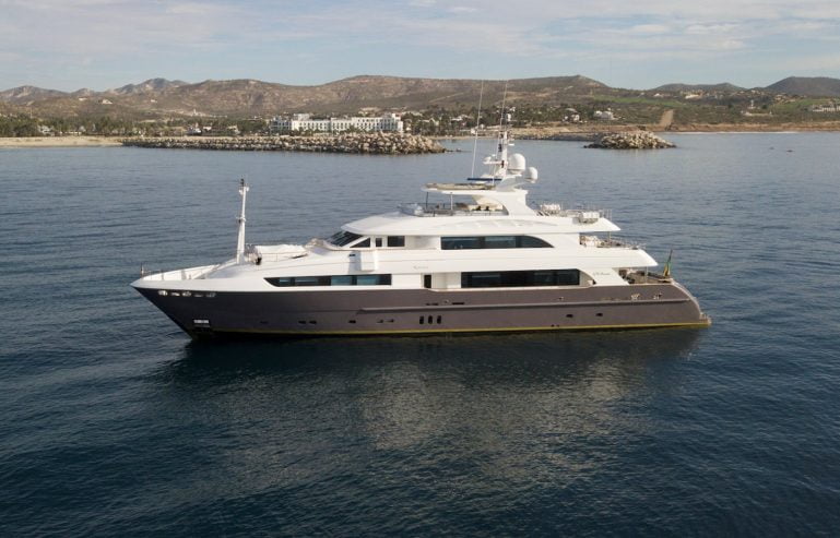 KOMOKWA | 2010 41m (135′) Tri-Deck Luxury Motor Yacht built by Horizon