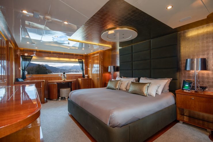 KOMOKWA | 2010 41m (135′) Tri-Deck Luxury Motor Yacht built by Horizon