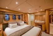 KOMOKWA | 2010 41m (135′) Tri-Deck Luxury Motor Yacht built by Horizon