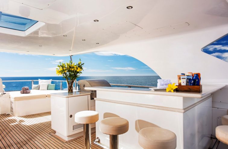 KOMOKWA | 2010 41m (135′) Tri-Deck Luxury Motor Yacht built by Horizon