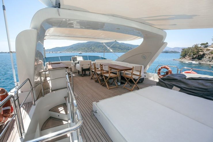 PATRONESS | 2007 31m (102ft) Motor Yacht from Italian shipyard AZIMUT