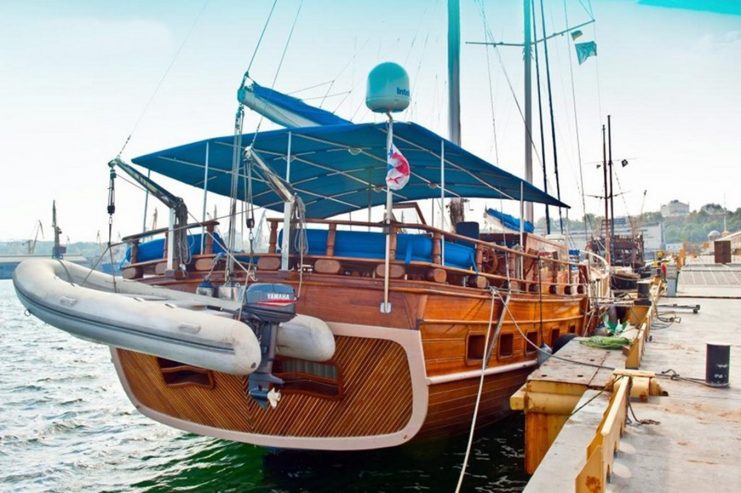 ROYAL MARIS | 2004 33m (108ft) CUSTOM Classic Style Sailing Yacht