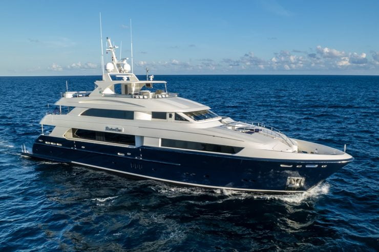 STATUS QUO | 2008 41m (135ft) Luxury Tri-Deck Motor Yacht from American shipyard HORIZON