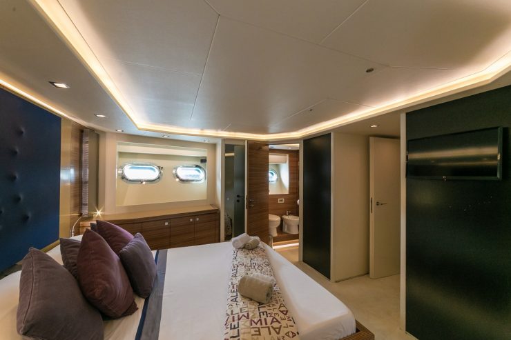 ALE.MIA | 2008 101′ 9″ (31m) Motor Yacht built by Italian Shipyard Italcraft