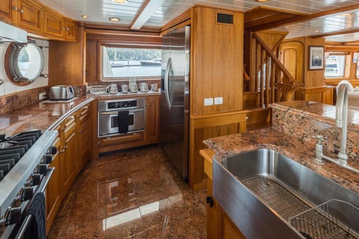 HERCULES | 2006 75′ (22.86m) Trawler Motor Yacht from American shipyard MOLOKAI STRAIT