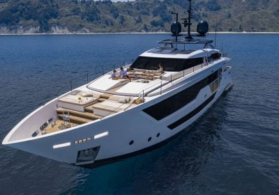 Y-2022-107-922-32.82m-Motor-Yacht-from-Italian-shipyard-CUSTOM-LINE-for-sale-YachtDealz5