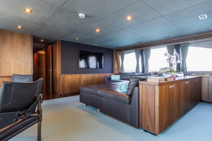 DESEO | 2014 40m (132ft) Luxury Motor Yacht from British shipyard SUNSEEKER