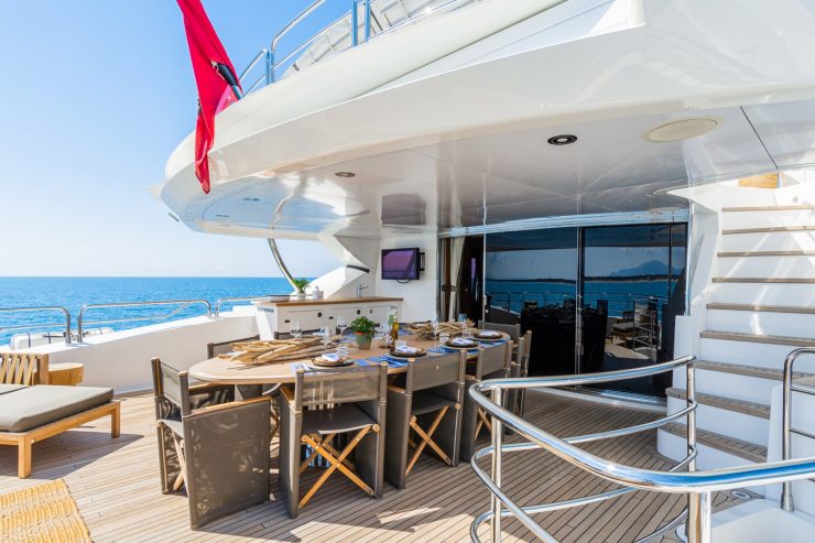 DESEO | 2014 40m (132ft) Luxury Motor Yacht from British shipyard SUNSEEKER