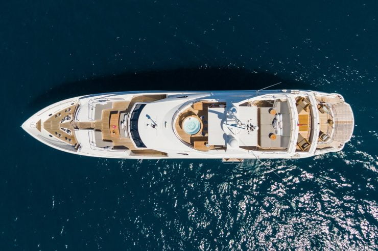 DESEO | 2014 40m (132ft) Luxury Motor Yacht from British shipyard SUNSEEKER