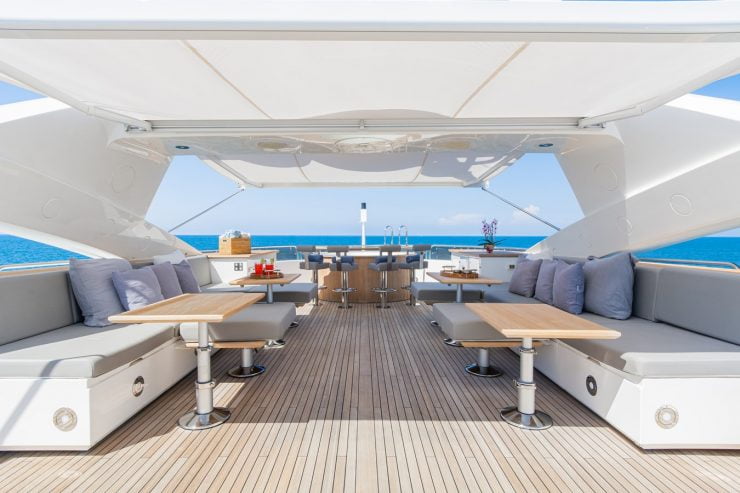 DESEO | 2014 40m (132ft) Luxury Motor Yacht from British shipyard SUNSEEKER