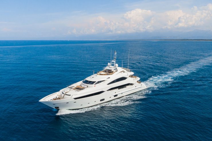 DESEO | 2014 40m (132ft) Luxury Motor Yacht from British shipyard SUNSEEKER