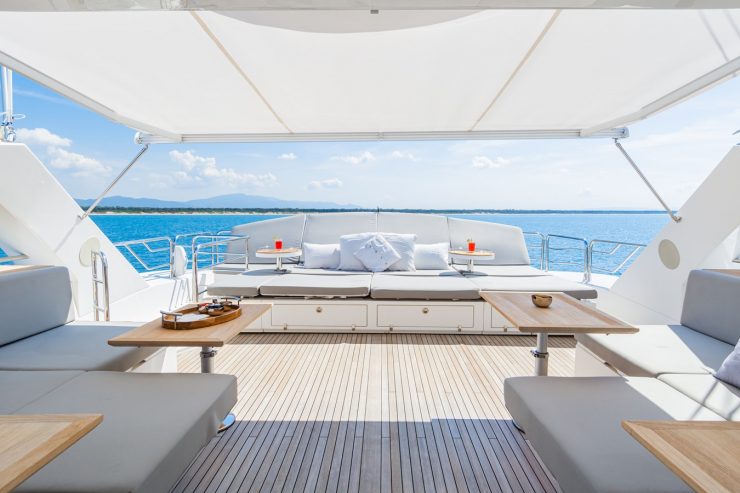 DESEO | 2014 40m (132ft) Luxury Motor Yacht from British shipyard SUNSEEKER