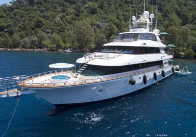 Forty-Love-138′-42m-Sport-Fisher-Motor-Yacht-for-sale-YachtDealz43