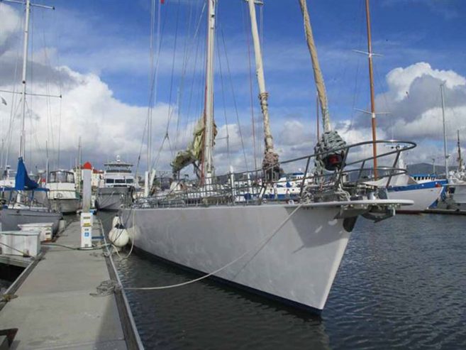 IRONBARQUE | 2000 72′ 2″ (22m) Humphreys Design long Sail Yacht delivered by British shipyard DEVONPORT YACHTS