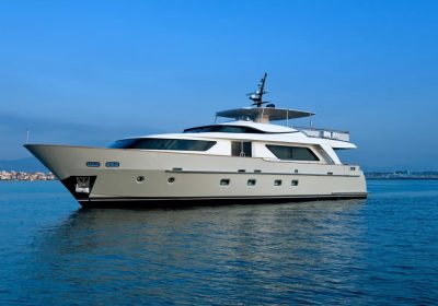 LORI-2010-90-27.43m-Flybridge-Motor-Yacht-for-sale-YachtDealz7