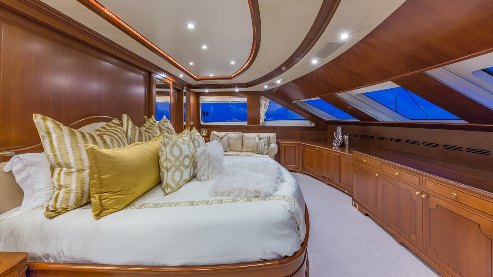 Namaste | 2013 122′ (37.19m) Motor Yacht from Italian shipyard BENETTI