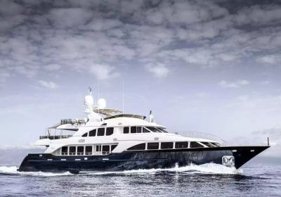 African-Queen-2009-121-122-36.9m-Luxury-Motor-Yacht-from-Italian-shipyard-BENETTI-for-sale-YachtDealz21