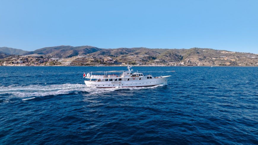 Alhambra | 1970 35.4m (116′2″) Steel Classic Motor Yacht from Dutch shipyard FEADSHIP