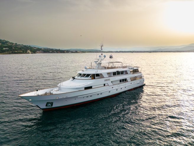 AMOHA | 1991 132′3″ (40.29m) Luxury Classic Steel Motor Yacht from Italian shipyard BENETTI