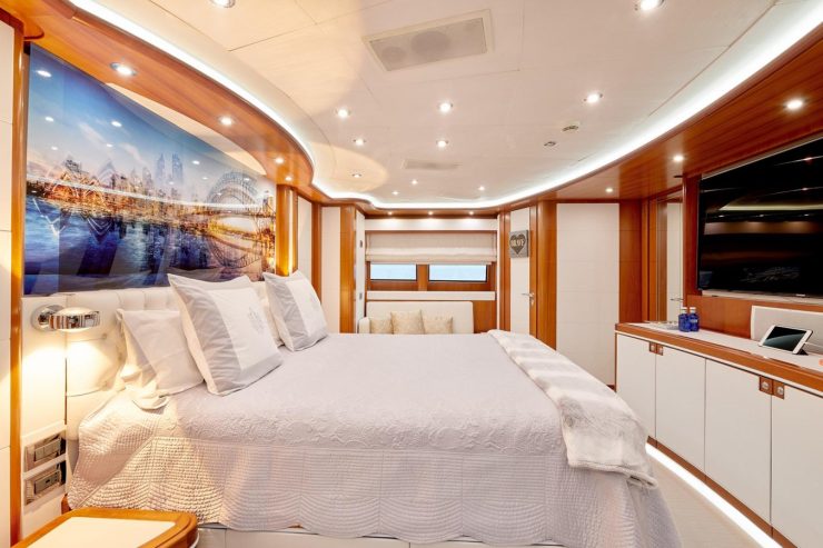 BUNKER | 2005 40m (131′3″) Luxury Motor Yacht from Italian shipyard CRN