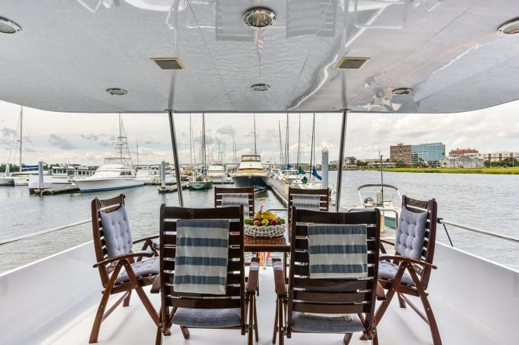 Boogie Babe III | 1999 74′ 4″ (22.66m) Classic Flybridge Sport Motor Yacht from American shipyard HATTERAS