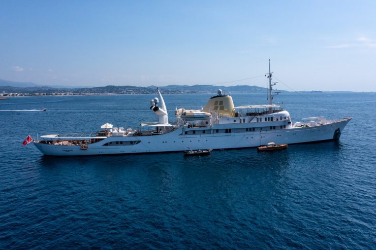 CHRISTINA O | 1943 99.13m (325′ 3″) Luxury Motor Yacht from CANADIAN VICKERS