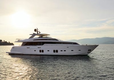 DINAIA-2018-105′-8″-32.2m-Luxury-Flybridge-Performance-Motor-Yacht-from-Italian-shipyard-SANLORENZO-for-sale-YachtDealz14