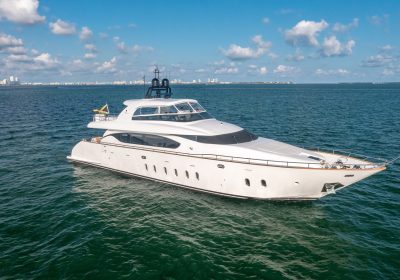 DOMINIC-2008-90-27.43m-Luxury-Flybridge-Motor-Yacht-from-Italian-shipyard-MAIORA-for-sale-YachtDealz52