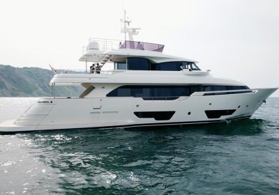 DVinci-2015-92-28.04m-CUSTOM-LINE-NAVETTA-28-Motor-Yacht-from-Italian-shipyard-FERRETTI-for-sale-YachtDealz1