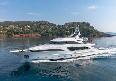 DXB-2003-35m-114-1022-Luxury-Motor-Yacht-from-renowned-Italian-shipyard-BENETTI-for-charter-YachtDealz1