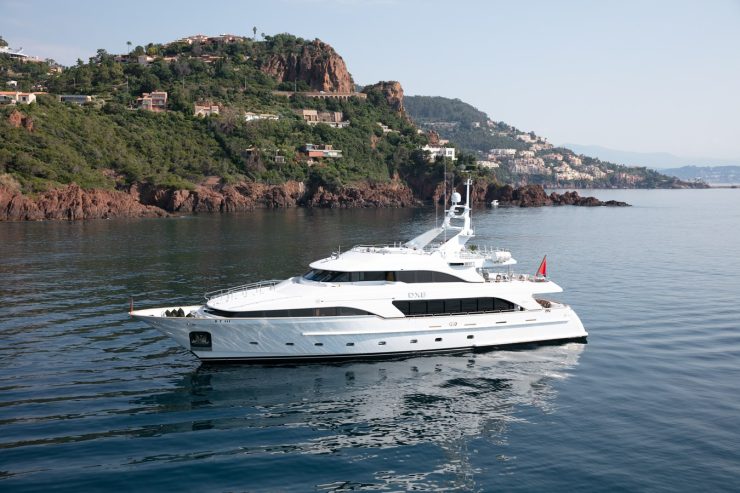 DXB | 2003 35m (114′10″) Luxury Motor Yacht from Italian shipyard BENETTI