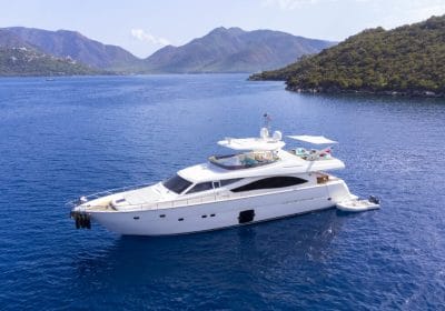 Ferretti-830-2007-For-Sale-YachtDealz-1