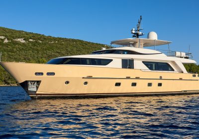 SANLORENZO-SD92-2011-90-722-27.6m-Luxury-Flybridge-Motor-Yacht-from-Italian-shipyard-SANLORENZO-for-sale-YachtDealz8