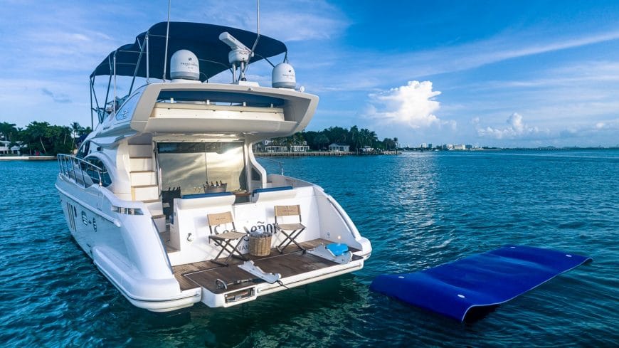 SEA SENOR | 2011 48′ / 14.63m LUXURY FLYBRIDGE Motor Yacht from renowned Italian shipyard AZIMUT