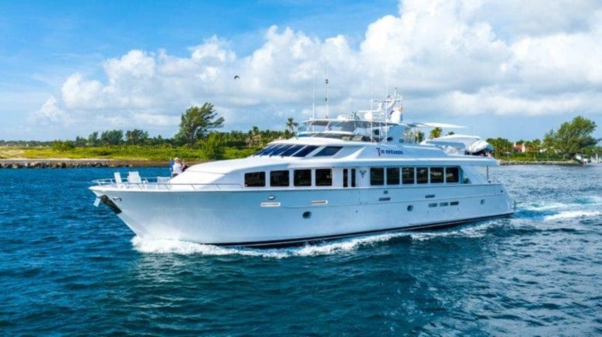 TIE BREAKER | 2001 100′ (30.48m) Motor Yacht from American shipyard HATTERAS