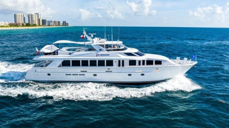 TIE BREAKER | 2001 100′ (30.48m) Motor Yacht from American shipyard HATTERAS