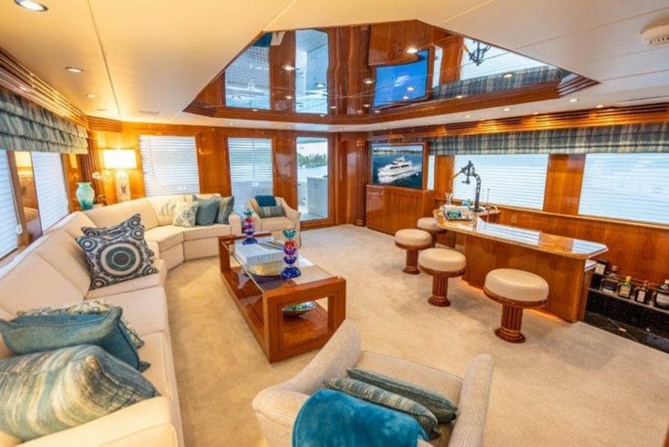 TIE BREAKER | 2001 100′ (30.48m) Motor Yacht from American shipyard HATTERAS