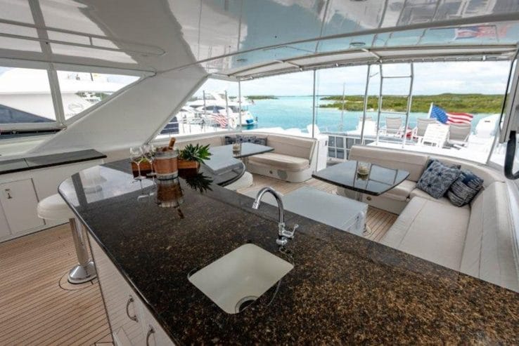 TIE BREAKER | 2001 100′ (30.48m) Motor Yacht from American shipyard HATTERAS