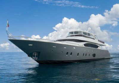 Vita-XL-2016-95-28.96m-Luxury-Motor-Yacht-from-Italian-shipyard-MAIORA-for-sale-YachtDealz15