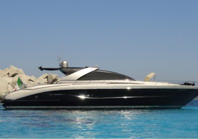 WHATEVER-2008-68-422-20.82m-High-Performance-Luxury-Sport-Cruising-Motor-Yacht-from-Italian-shipyard-RIVA-for-sale-YachtDealz1