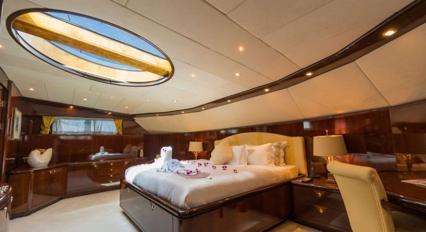 XANADU | 1997 34m (111′7″) Luxury Flybridge Steel Motor Yacht from Dutch shipyard MOONEN