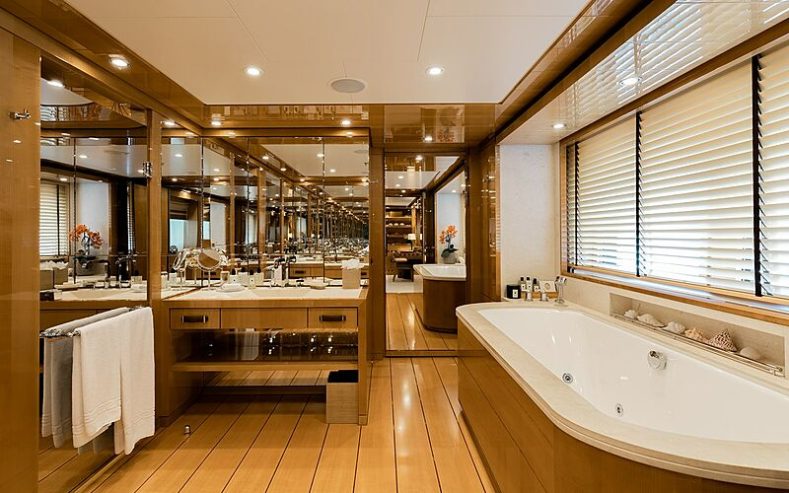 LIND | 2010 52m (171’7″) Amels Limited Editions 171 Luxury Tri-Deck Steel Motor Yacht